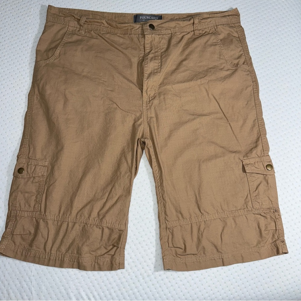 Forcast Tan Cargo Shorts Flat Front Design for Men size 40. Cotton 100% Preloved